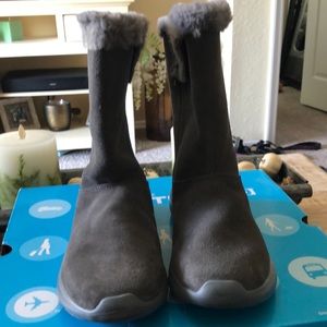 ****Never Worn****Skechers On-The-Go boots